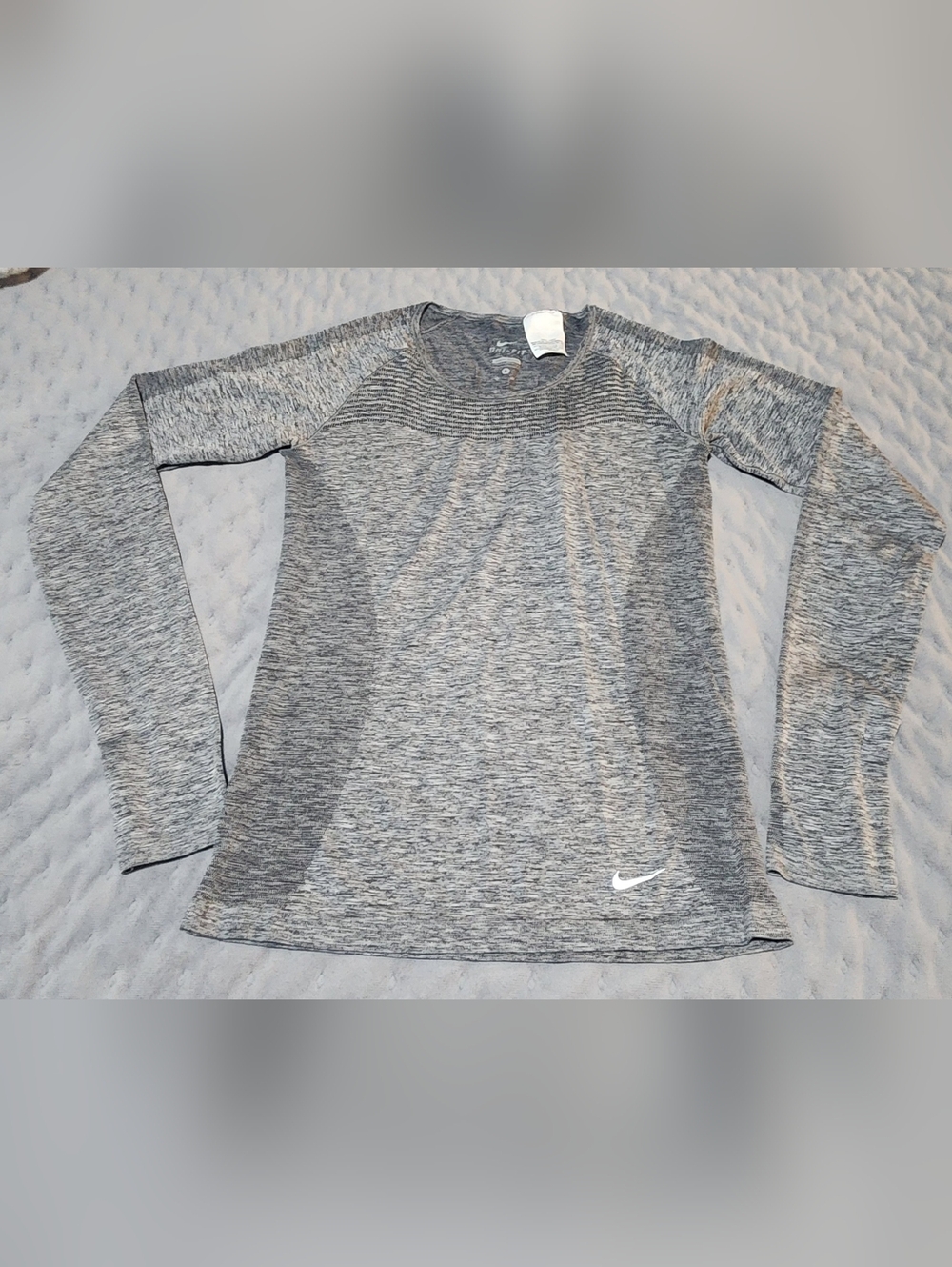 Nike Dri-Fit Long Sleeve Heathered Gray Performance Tee Women’s Small